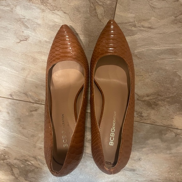 Pumps - Picture 2 of 5